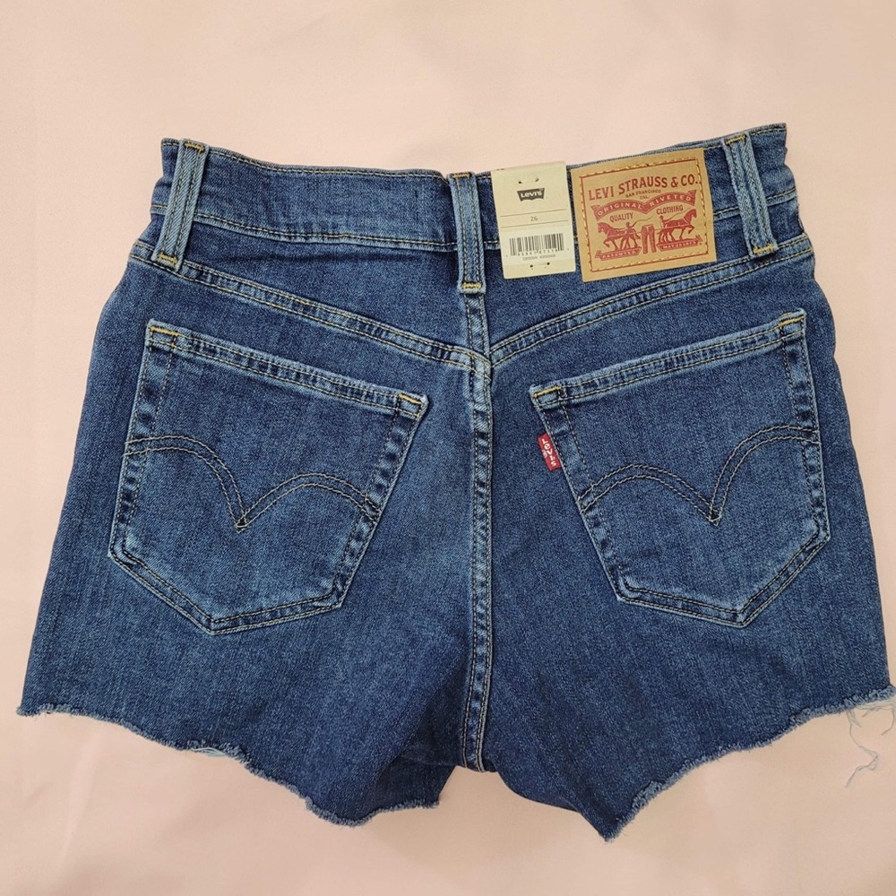 NWT Levi's Women's High-Rise Jean Shorts -Chelsea When